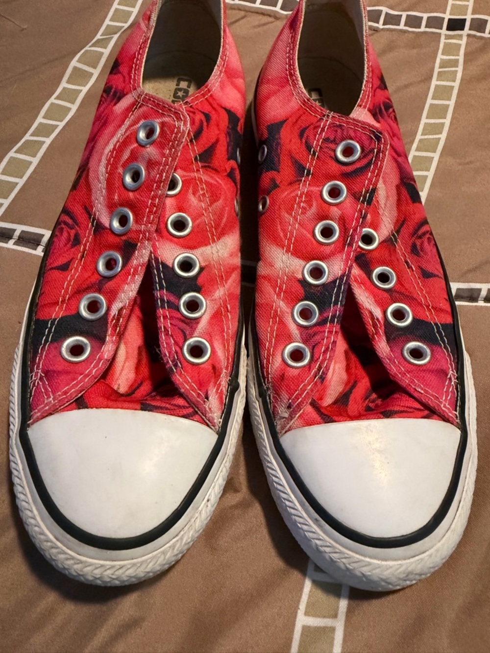 Converse red and pink rose floral print - men’s 5 / women’s 7